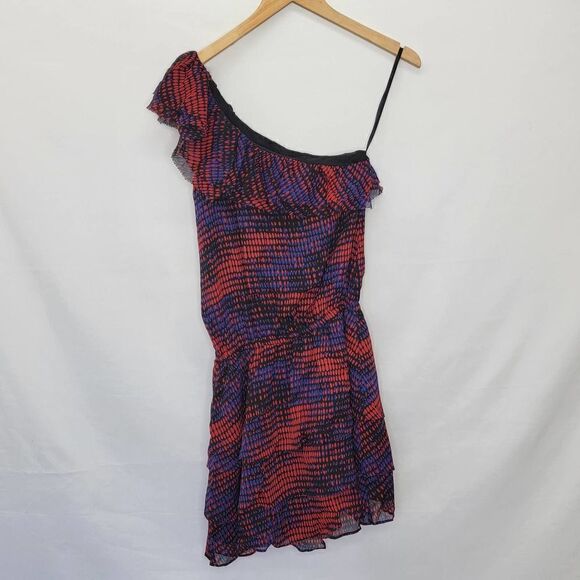 The limited one shoulder with ruffle on bottom - Picture 13 of 16